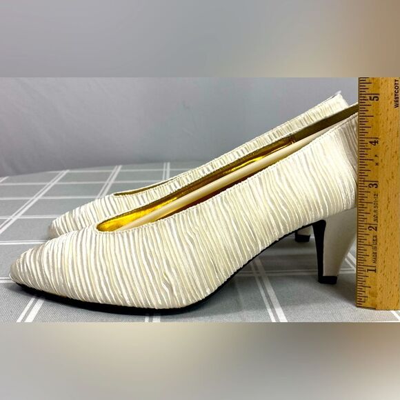 Nina Vtg 80s Champagne Ruched Satin Fabric Womens Size 8 N Slip on Heel Dress Up - Picture 13 of 13
